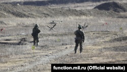 Российские военные разведчики в Крыму отрабатывают наступление и оборону – министерство (+фото)