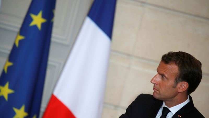 Макрон остановил пенсионную реформу во Франции