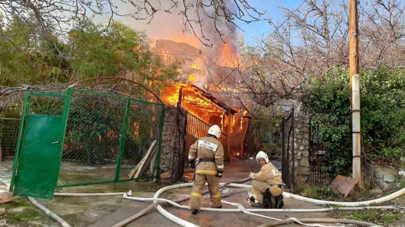 В Крыму произошло более сотни пожаров за неделю, один человек погиб