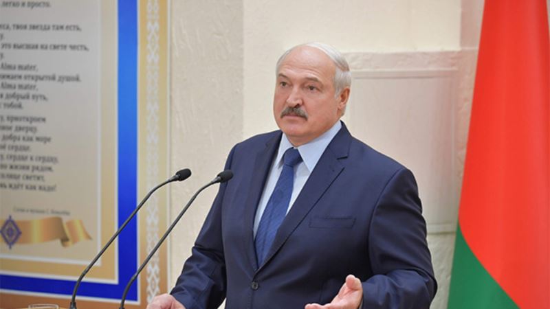 «Пневмония уйдет, а хлебушек-то нужен»: Лукашенко о том, почему не вводит карантин в Беларуси
