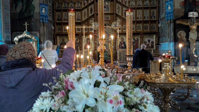 Вербное воскресенье в Севастополе: люди пошли в храмы, несмотря на запреты властей (+фото)