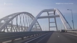 Российские силовики проверяют автомобили возле Керченского моста (видео)