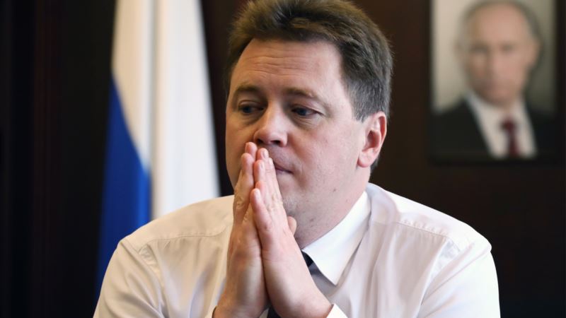 Экс-главу Севастополя Овсянникова уволили из Минпромторга России после скандала в аэропорту