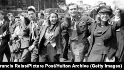 Празднование Победы над нацизмом в 1945 году по всему миру – архивные фото 