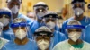 Бразильские врачи из города Порту-Алегри, работающие с больными COVID-19. 15 мая 2020 года