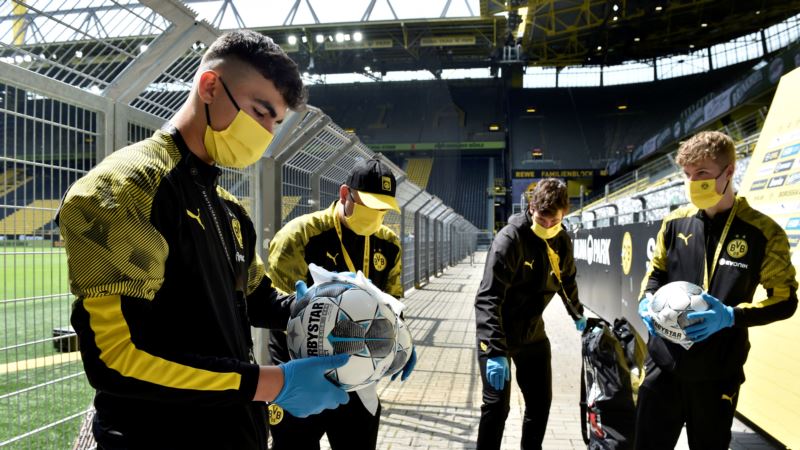 В Германии возобновились футбольные матчи Бундеслиги