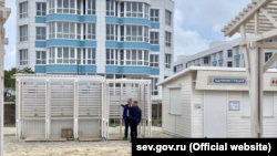 В Севастополе готовят пляжи к курортному сезону, несмотря на пандемию (+фото)