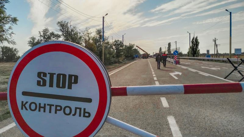 Кабмин Украины приостановил работу КПВВ на админгранице Крыма с Херсонщиной