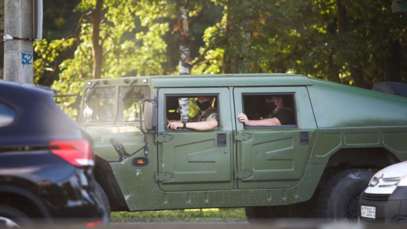 На въезде в Минск стоят военные и ГАИ (+фото)