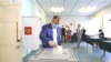 Спикер российского парламента Крыма Владимир Константинов на голосовании за поправки в конституцию России 