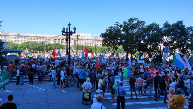 «Путина в отставку»: в Хабаровске продолжаются протесты в поддержку экс-губернатора Фургала