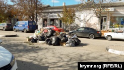 Керчь и мусор. Почему в центре города появляются кучи отходов (фотогалерея)