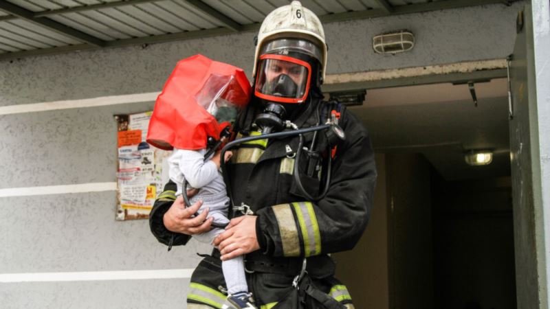 Пожар в многоэтажном доме в Севастополе: спасено несколько детей (+фото)