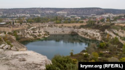 Дефицит воды в Севастополе: жители Инкермана выступили против водозабора из озера (+фото)