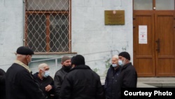 Аксенов не вышел извиняться к собравшимся у стен Совмина крымским татарам