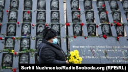 В Киеве почтили память погибших героев в годовщину начала Революции достоинства (фотогалерея)