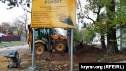 В Симферополе ремонтируют дороги во время дождя (+фото)