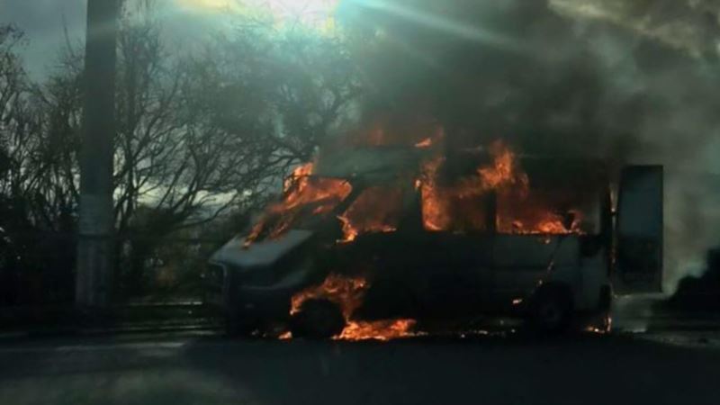 Поджог микроавтобуса под Ялтой: открыто уголовное дело о «покушении на убийство»