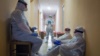 Медработники в евпаторийском санатории «Прибой», переоборудованном в коронавирусный госпиталь. Иллюстрационное фото
