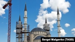 «Имиджевый проект Путина»: строительство Соборной мечети в Симферополе (фотогалерея)