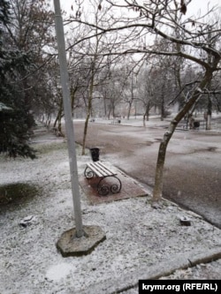В восточном Крыму впервые за зиму пошел снег (+фото)