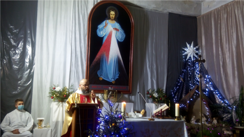 Римо-католики Севастополя провели службу навечерия Рождества в неотапливаемом костеле