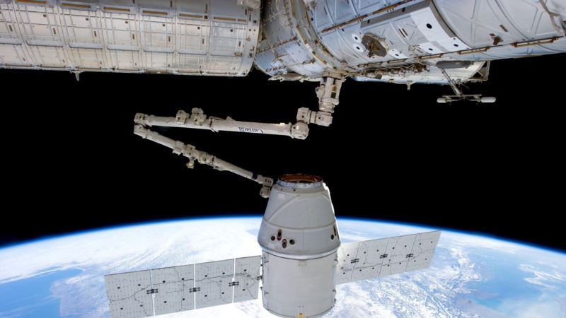 Грузовик SpaceX стыковалась с МКС
