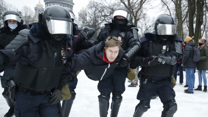 В России задержали более 1800 участников акций в поддержку Навального