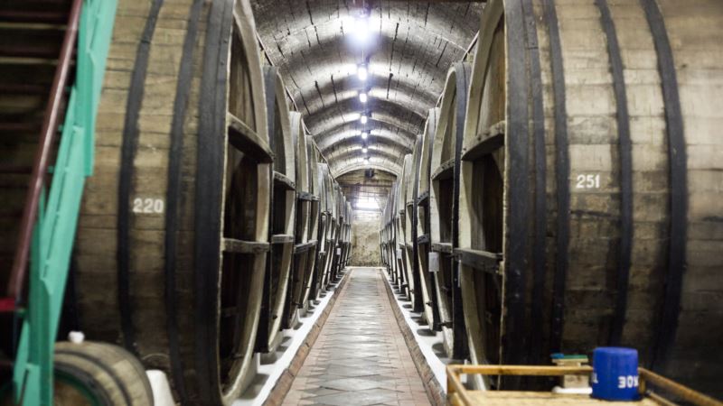 Власти Крыма выставили на аукцион завод марочных вин «Коктебель»