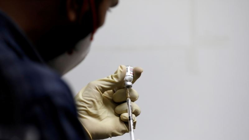 Власти Индии одобрили для использования неиспытанную местную вакцину от COVID-19 – СМИ