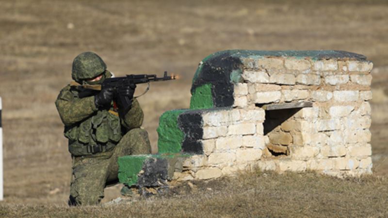 Российские военные учились стрелять из минометов и автоматов на полигоне в Крыму – командование