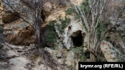 В Крыму пересох водопад Су-Учхан у Красных пещер (+фото)