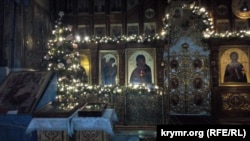 Севастополь: в рождественский сочельник в храмах спели колядки и песни на украинском языке (+фото)