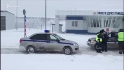 В Крыму водители стоят в снежных заторах (видео)