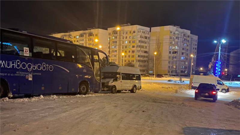 В Керчи расселяют пассажиров автобусов, которые не могут выехать из-за непогоды – власти (+фото)