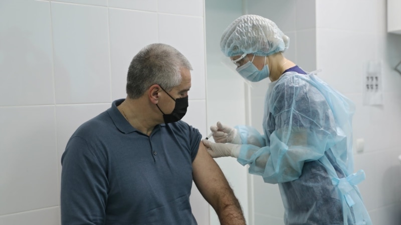 Аксенов утверждает, что привился вторым компонентом российской вакцины от COVID-19