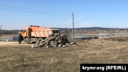 В Крыму ремонтируют плотину на обмелевшем Тайганском водохранилище (+фото)