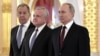 Слева направо: глава российского МИД Сергей Лавров, посол США в России Джон Салливан и президент России Владимир Путин