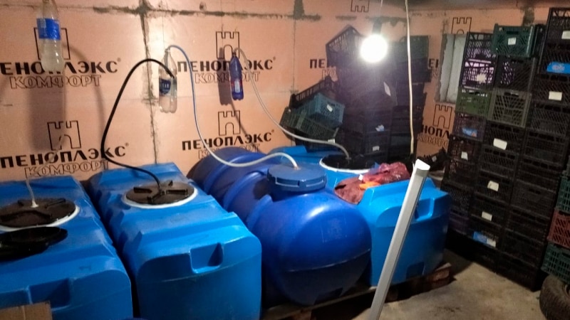 У жителя Раздольного изъяли около 2 тонн контрафактного алкоголя – полиция