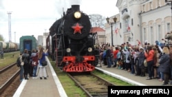Керчане встретили День освобождения от нацистов «Поездом Победы» (фотогалерея)